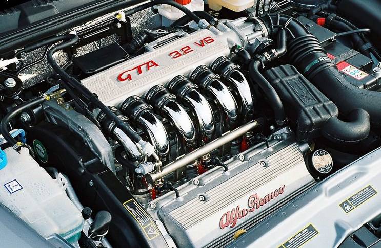 Der 3.2 Liter V6 Motor im Alfa 156 GTA.