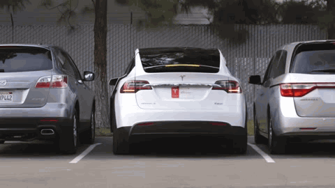Tesla Model X - Elektro SUV mit Flügeltüren