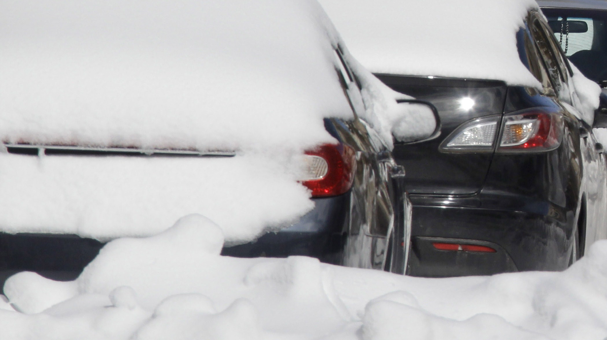 Was tun, wenn das Auto im Schnee feststeckt?