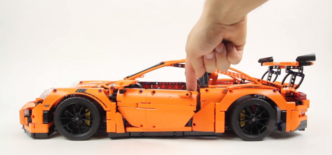 So lange dauert es, den LEGO Porsche 911 GT3 RS aus 2.704 Teilen zusammenzubauen