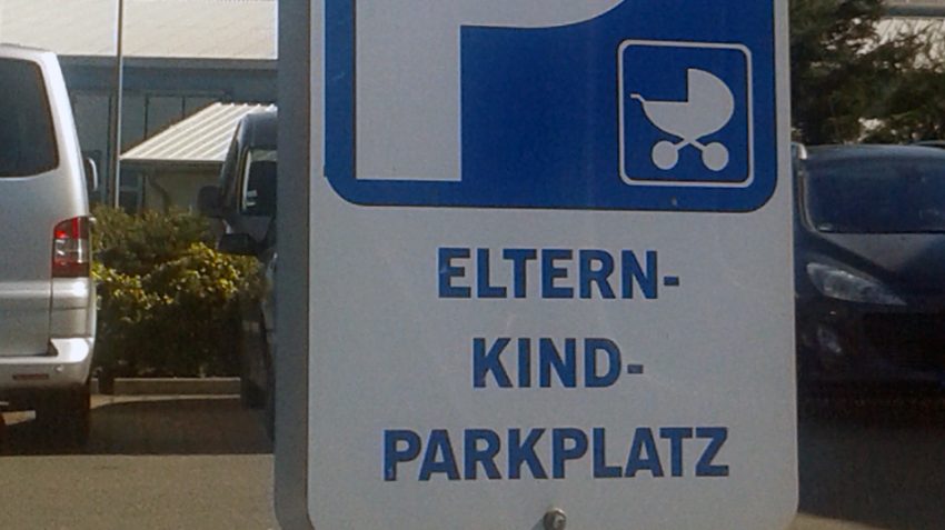 08-Eltern-Kind_Parkplatz-Wald-Burger8