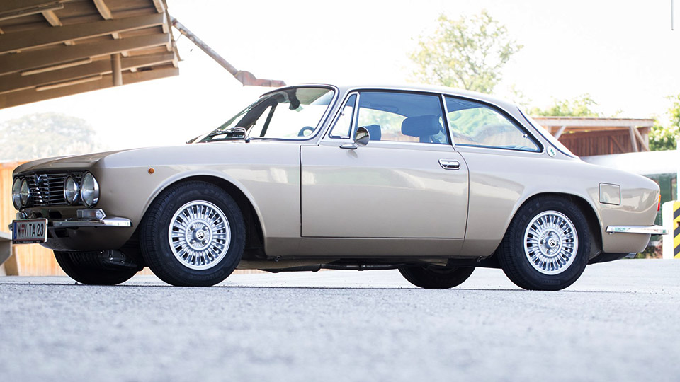 Gebrauchtwagenmarkt: Alfa Romeo 2000 GTV Bertone zum Verkauf