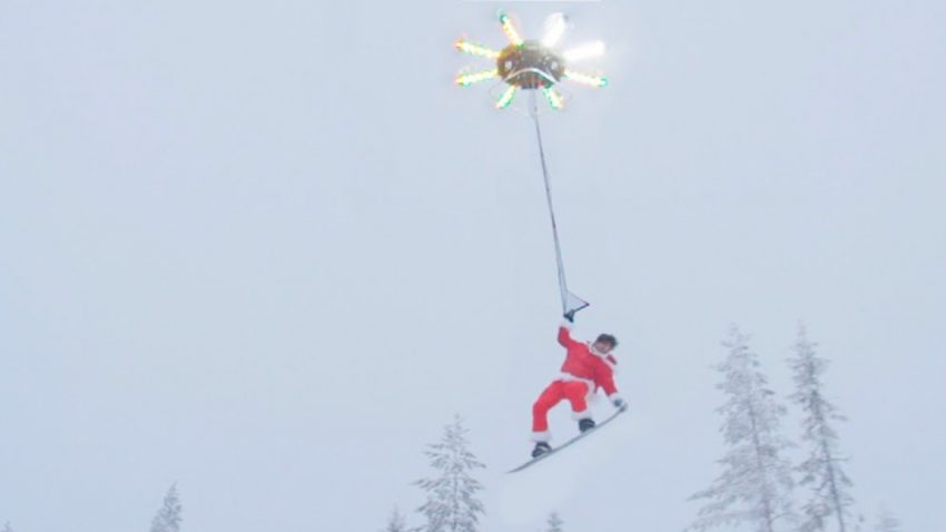 Diese Drohne kann einen Menschen hochheben