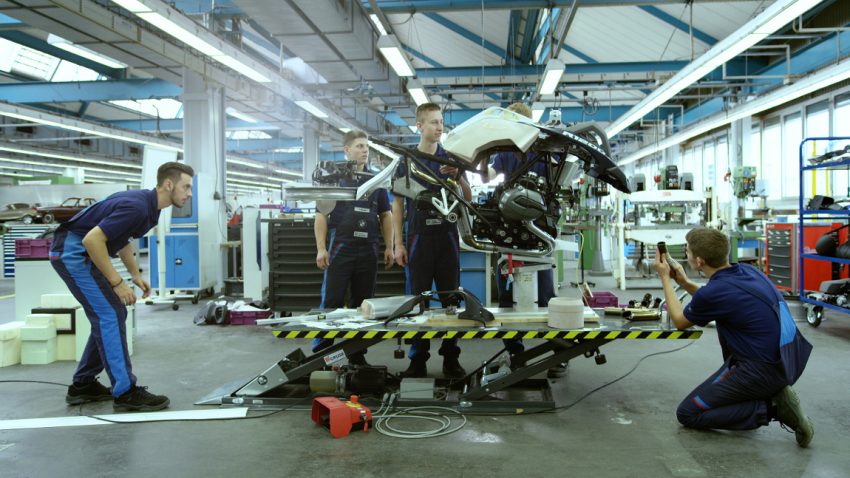 BMW baute auf LEGO-Bausatz basierendes, fliegendes Motorrad
