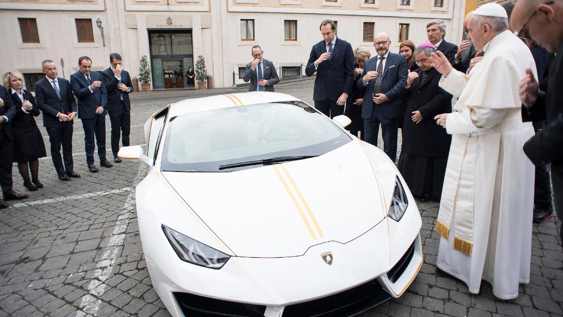 Papst lehnt geschenkten Lamborghini Huracán ab