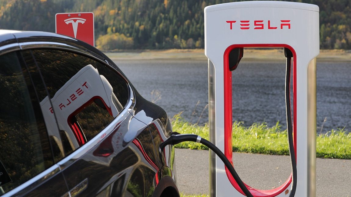 Warum ein angeblich von Daimler gemietetes Tesla Model X in Deutschland für Aufregung sorgt