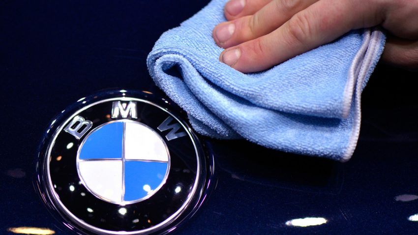 Soft Close-Tür trennt halben Daumen ab: Amerikaner verklagt BMW