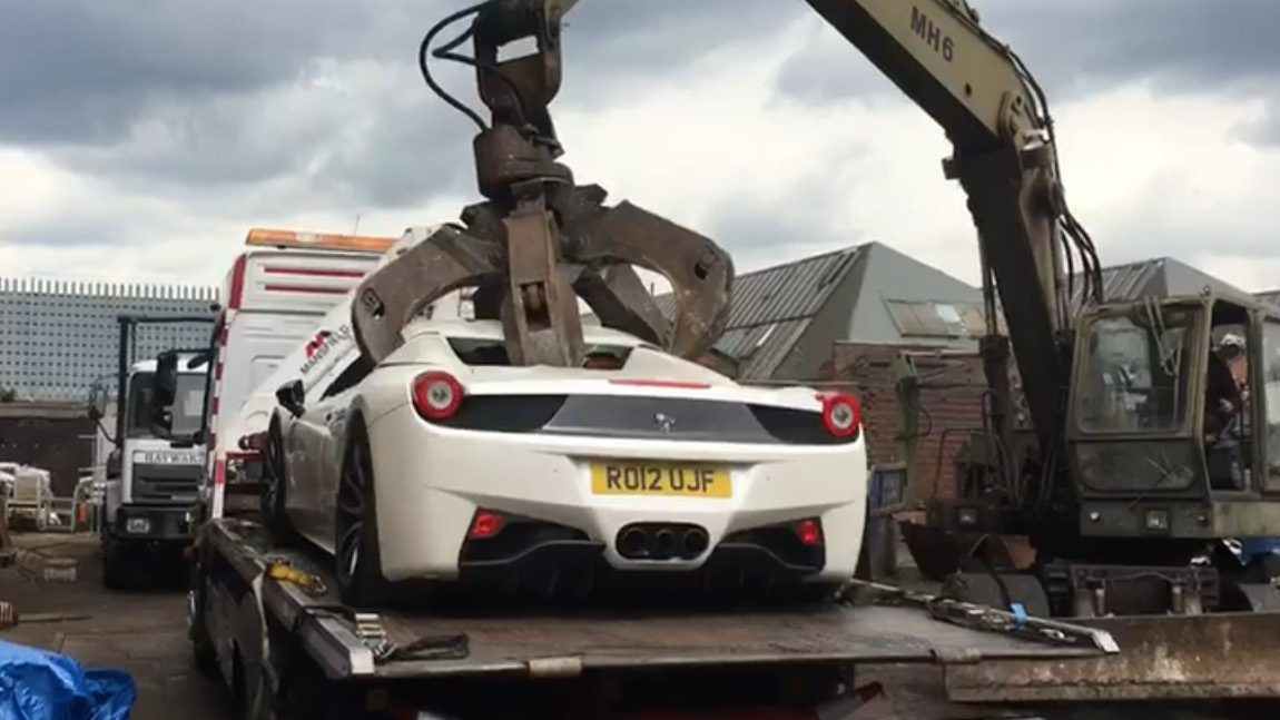 Geschäftsmann verklagt Polizei für die Verschrottung dieses Ferraris