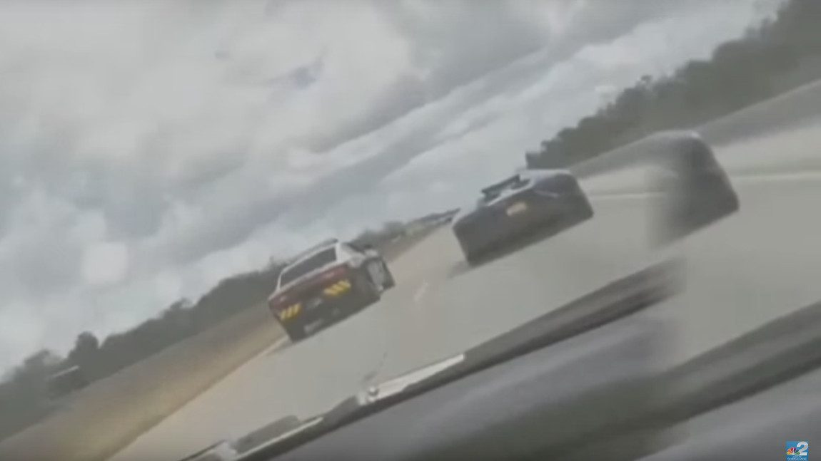 Dieser amerikanische Polizist wurde beim Straßenrennen gegen einen Lamborghini Aventador gefilmt