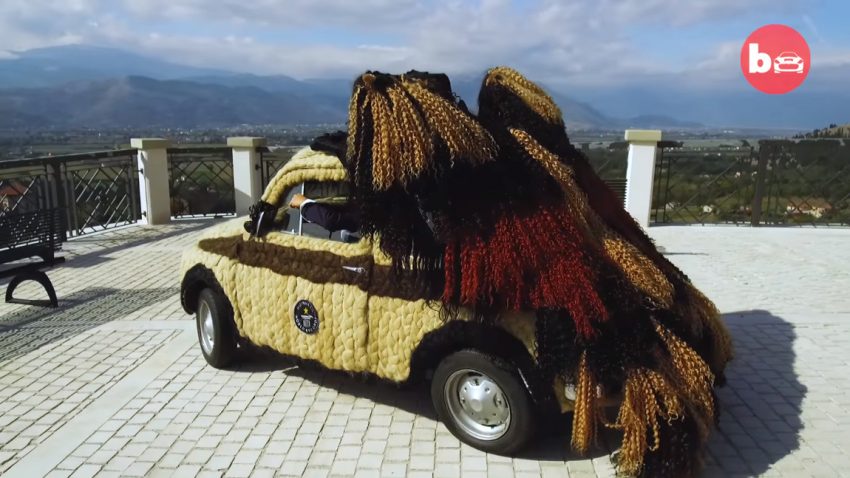 Weltrekord: Dieser Fiat 500 trägt 100 Kilogramm echtes Menschenhaar