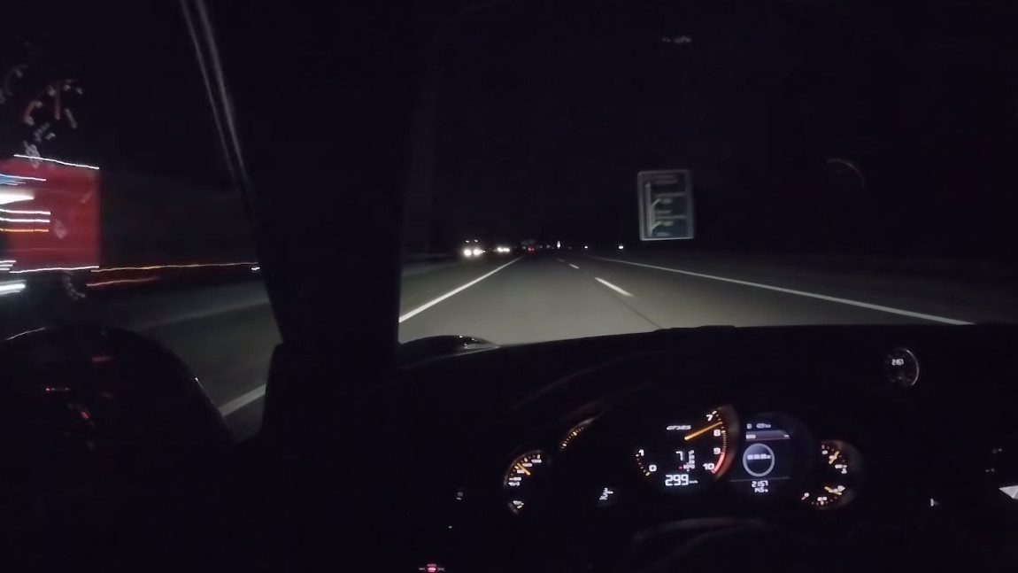 Nachts auf der Autobahn: 300 km/h im Porsche 911 GT3 RS