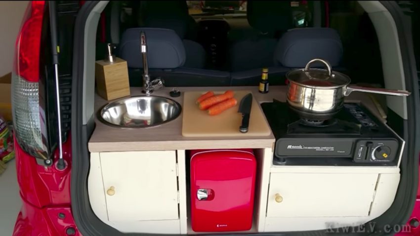 Kei-Car mit Küche im Kofferraum