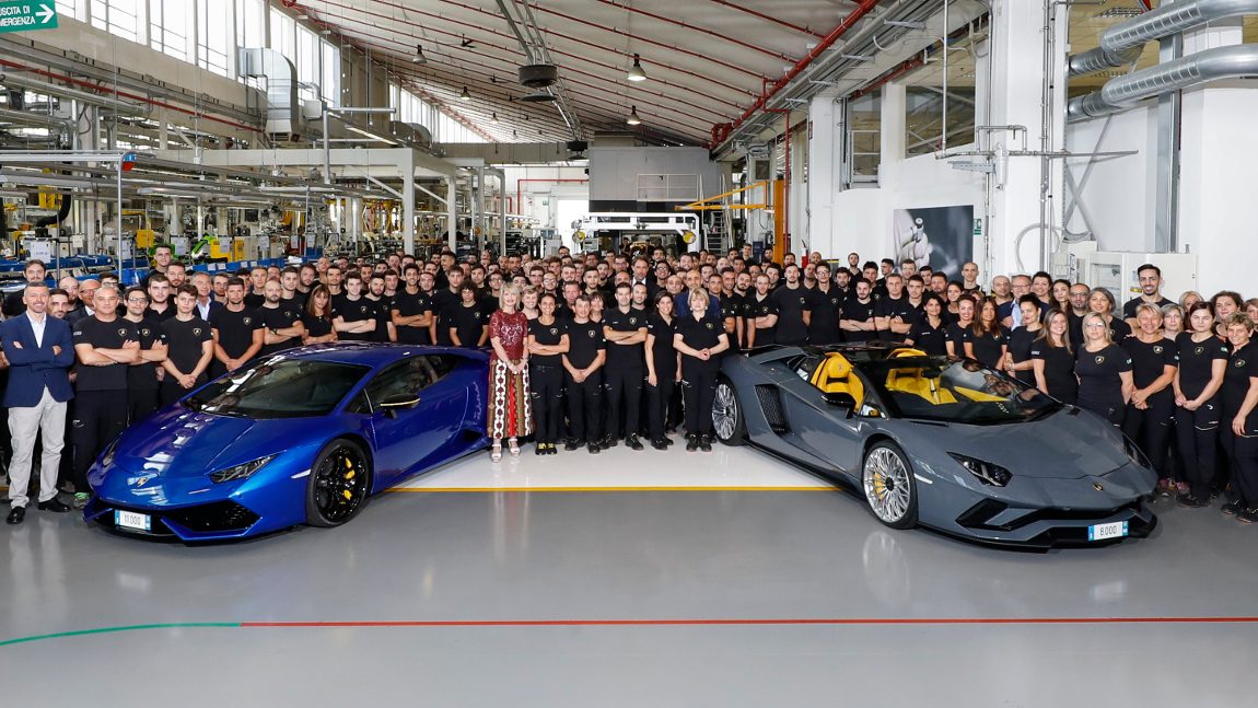 Lamborghini feiert den 8.000sten Aventador - und will in Zukunft auf Hybrid-Antriebe setzen
