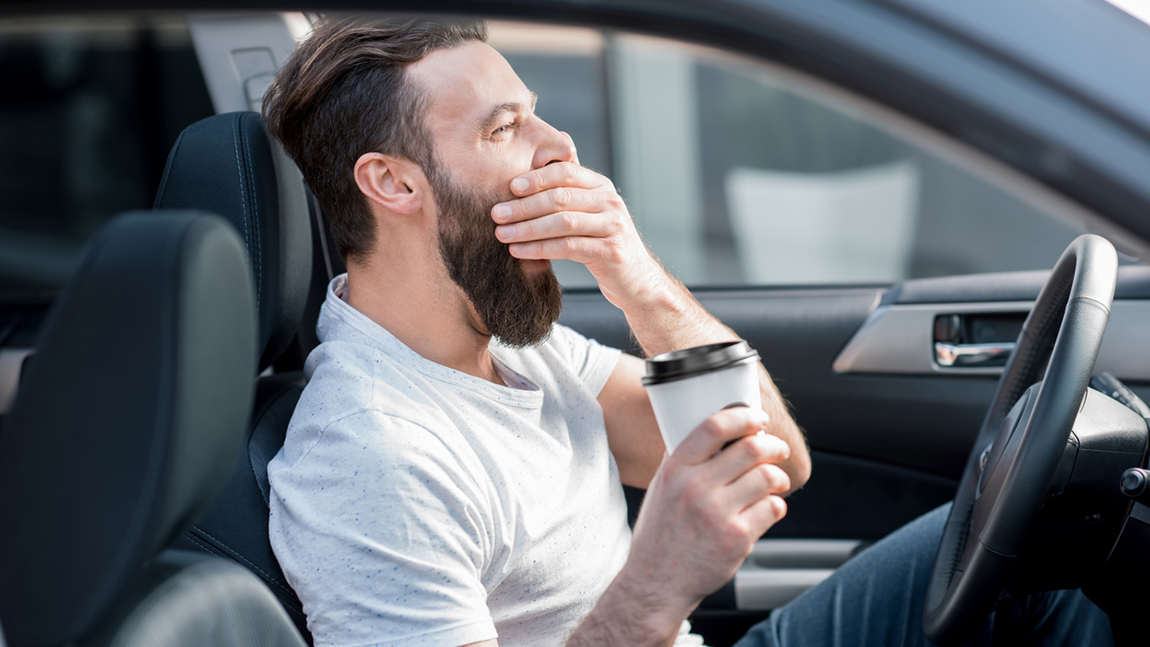 Was hilft wirklich gegen Müdigkeit beim Autofahren?