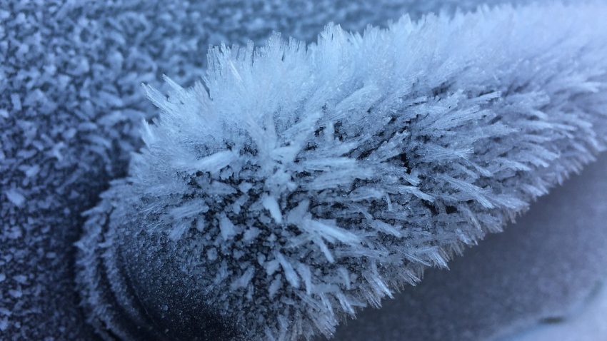 Wers beim Autofahren im Winter gerne wärmer hätte, kann eine Standheizung nachrüsten.