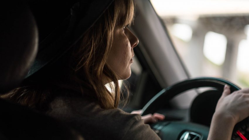Was der Fahrprüfer bei der praktischen Führerscheinprüfung darf – und was nicht