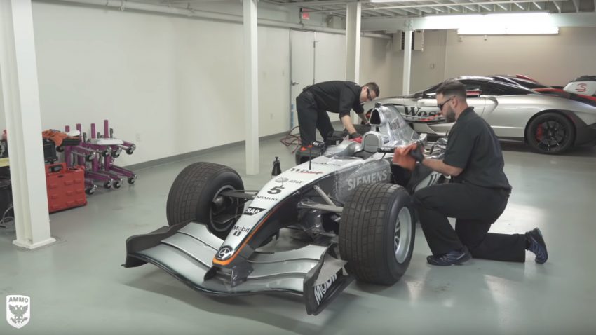 Wie gewissenhafte Handarbeit ein Formel-1-Auto wieder zum Strahlen bringt