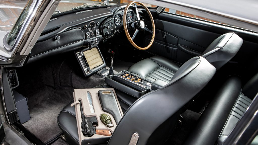 Geheimagenten-Gadgets inklusive: James Bonds Aston Martin DB5 versteigert