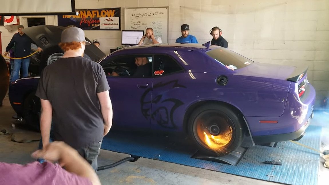 "Hot Wheels": Dodge Challenger Hellcat beginnt am Prüfstand zu brennen