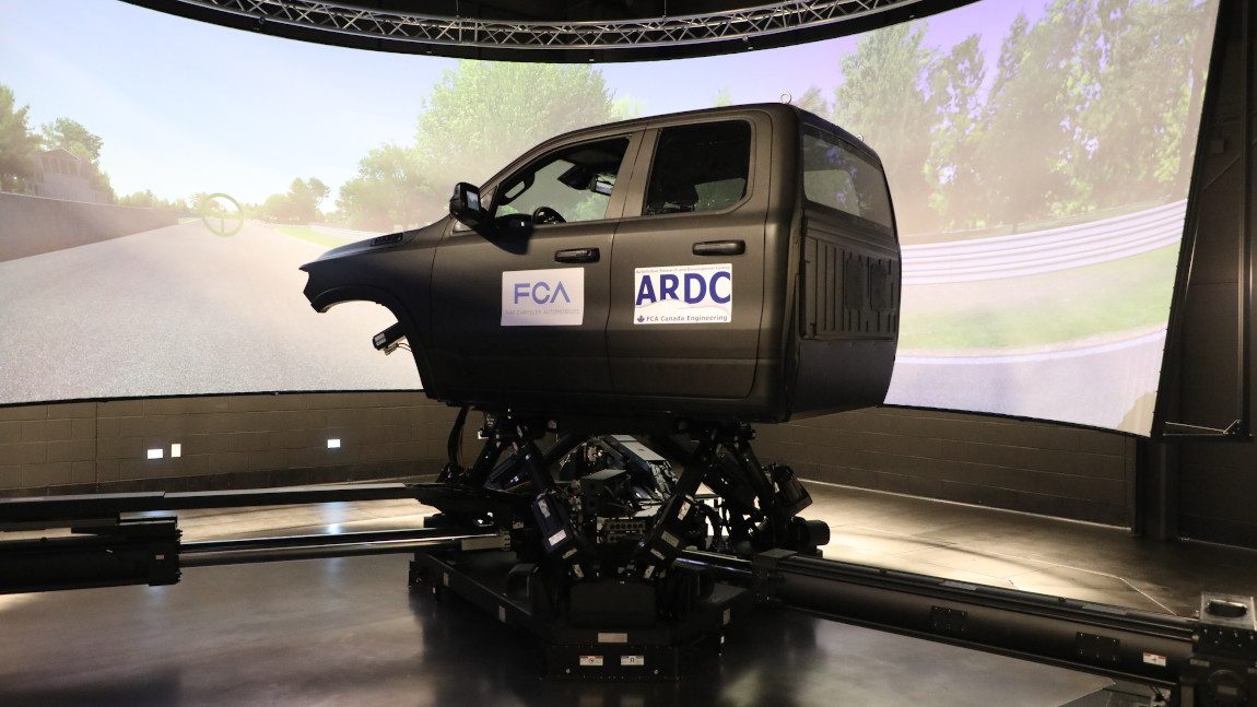 Mit diesem 7-Millionen-Euro-Simulator kann man jedes beliebige Auto "fahren"