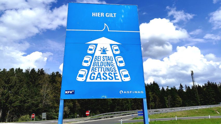 Wie funktioniert die Rettungsgasse in Österreich?