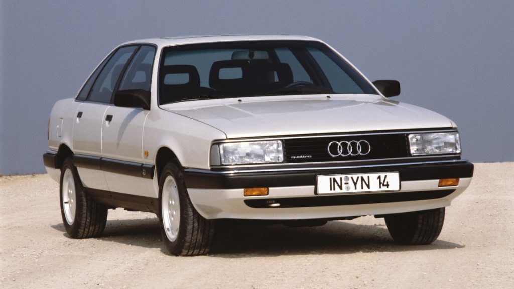 Der Audi 200 quattro 20V kam 1989 auf den Markt, prominent auch hier platziert: Das Audi-Logo.