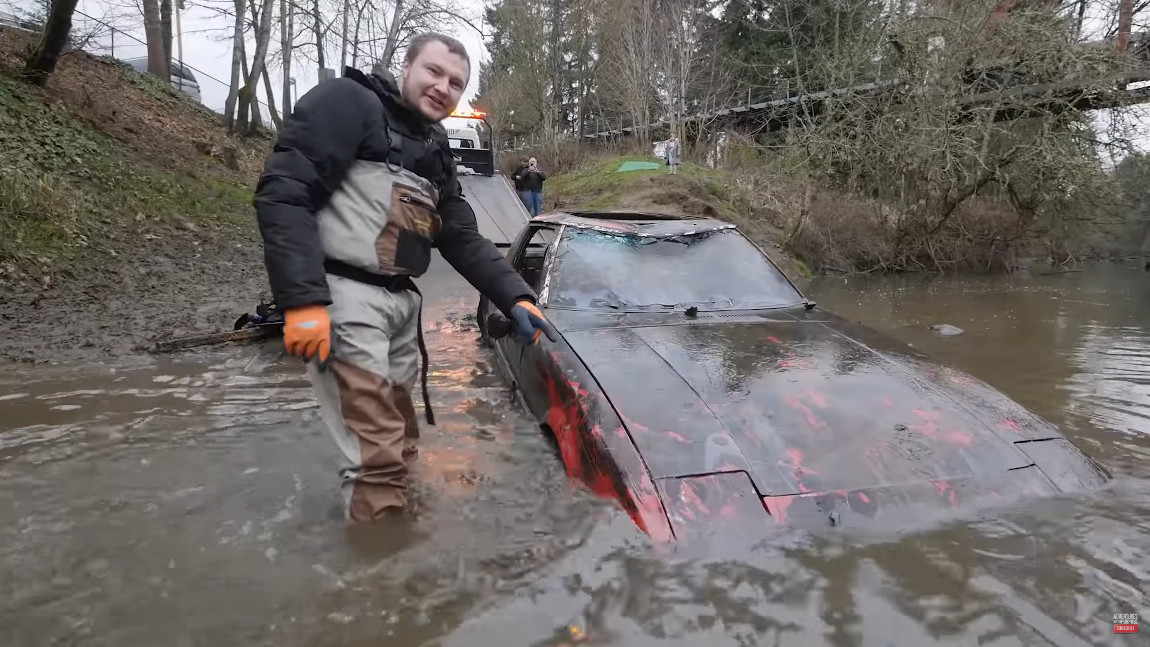 Wieder aufgetaucht: Ford Mustang Mach 1 und Mazda RX-7 aus dem Fluss gefischt