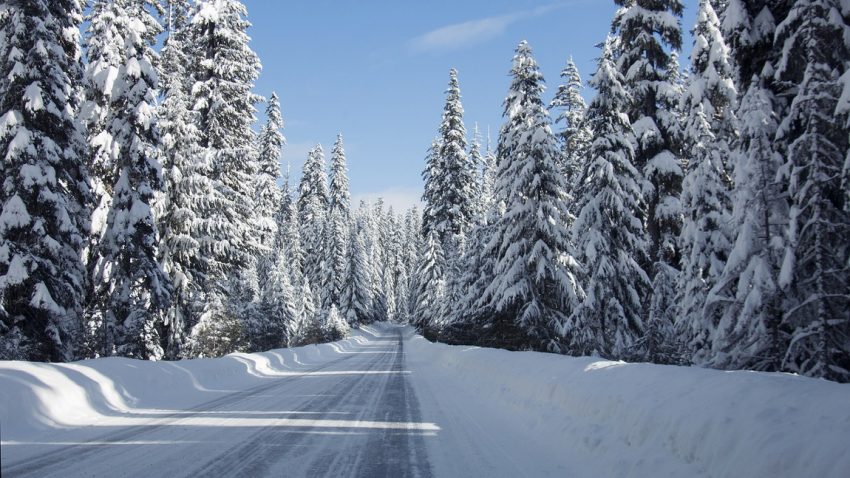 Autofahren im Winter: 9 Tipps für die Fahrt auf Schnee und Eis