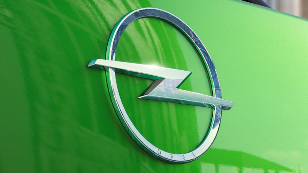 Das neue Opel-Logo bei seiner Serienauto-Premiere am Mokka.
