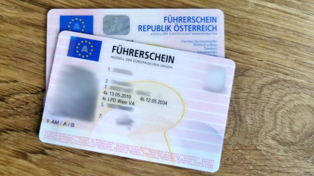 Der B-Führerschein wird in Österreich im EU-weit einheitlichen Scheckkartenformat ausgegeben.