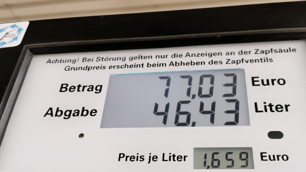 Benzinpreis liegt aktuell unter jenem von Diesel.
