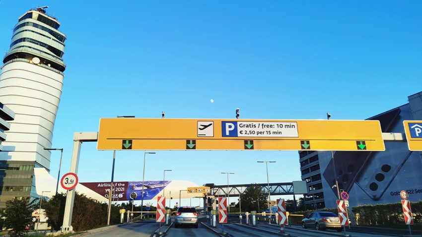Parken am Flughafen Wien 2024: Preise & günstige Alternativen