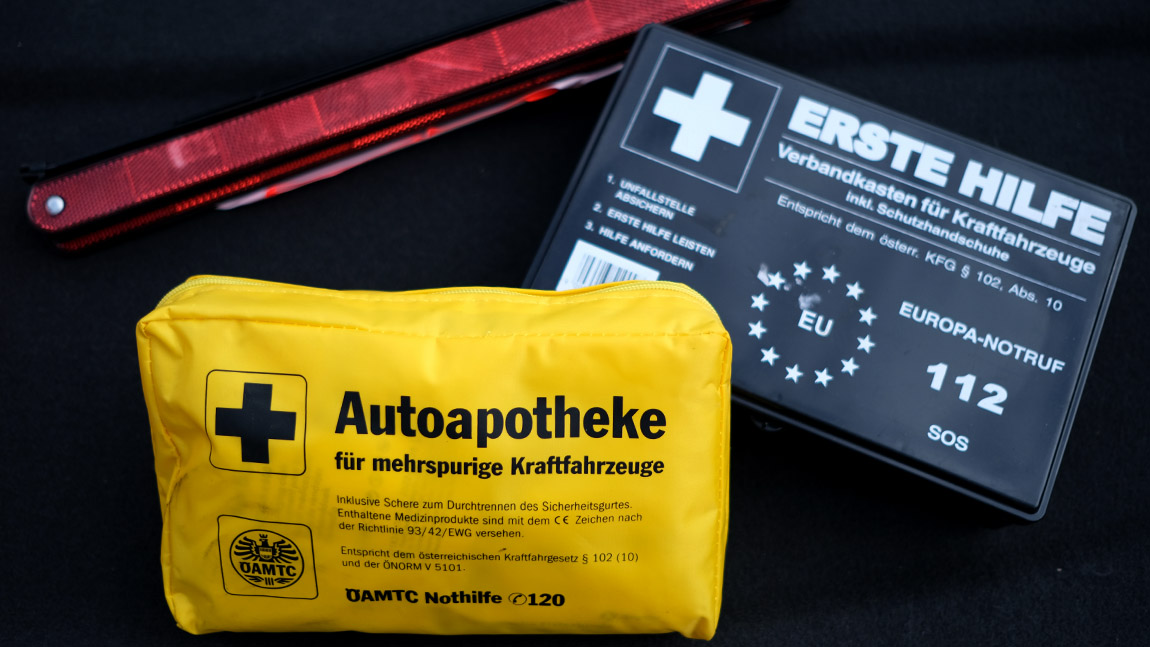 Erste-Hilfe-Kasten fürs Auto: Das muss in den Verbandskasten