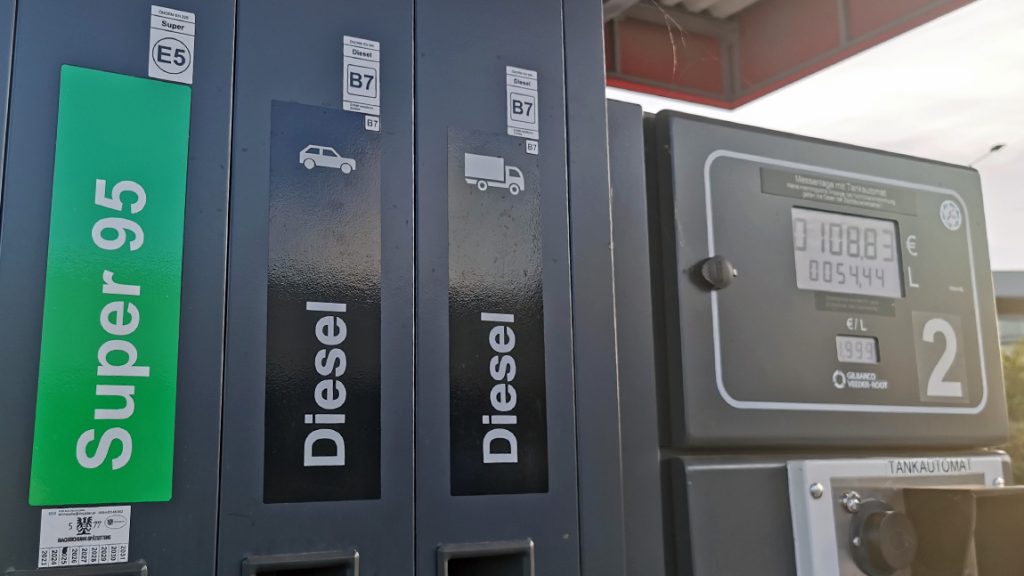 Der Benzinpreis steigt - ebenso wie der Preis für Diesel - seit einigen Wochen wieder an.