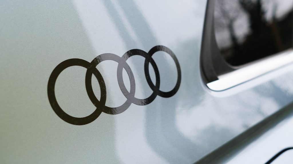 Das Audi-Logo im Flat-Design.