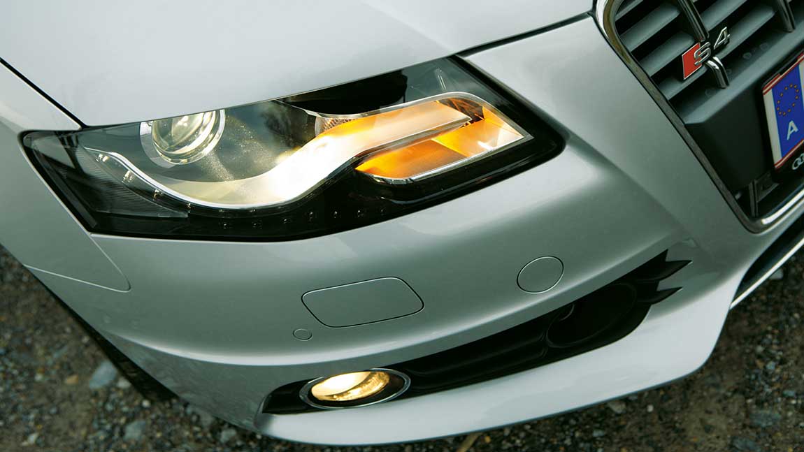 Das Abblendlicht eines Audi S4.