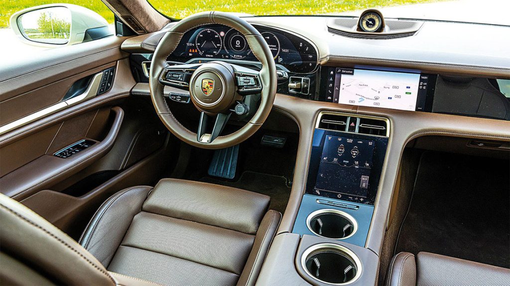 Das Cockpit des Porsche Taycan