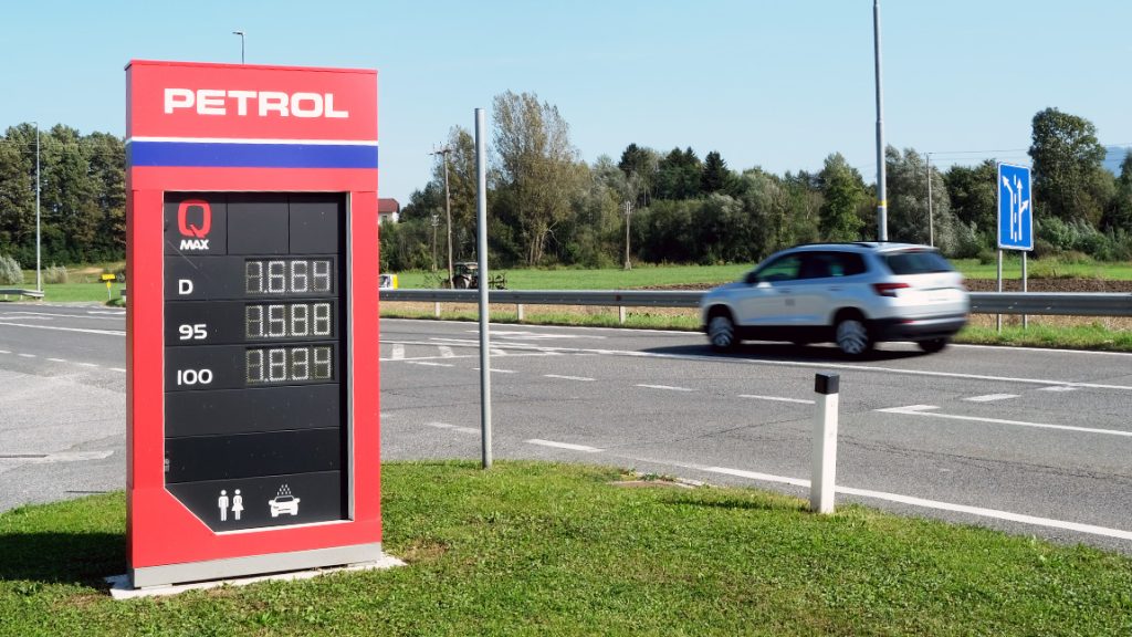 Abseits der Autobahnen sind die Spritpreise in Slowenien reguliert.