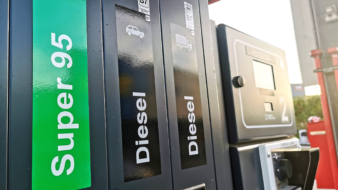 Billig tanken in Tirol: Spritpreise vergleichen & Tankstelle finden [Rechner]